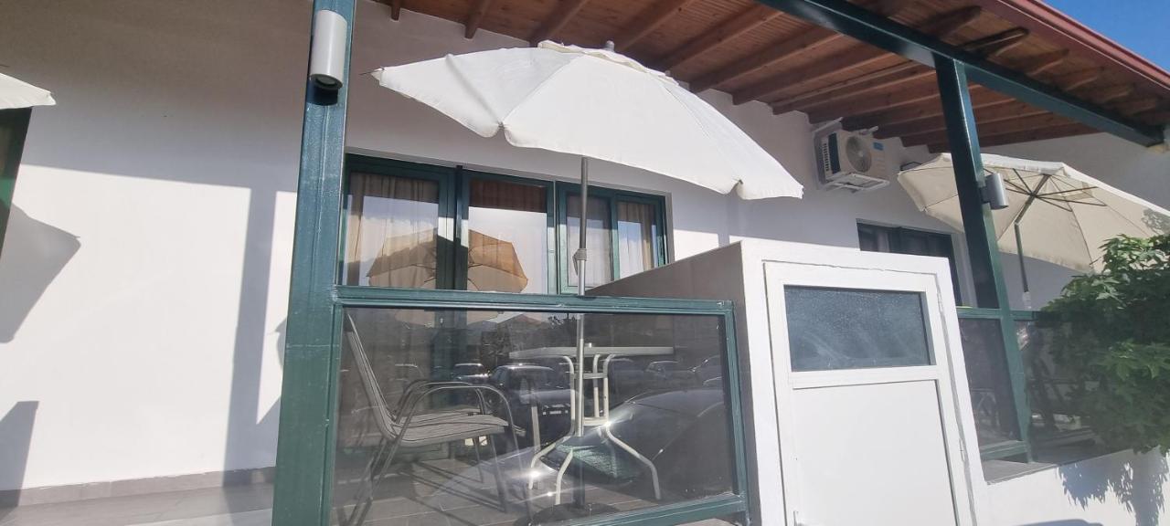 Sophia Seaview Suites & Restaurant Vrasná Стая снимка