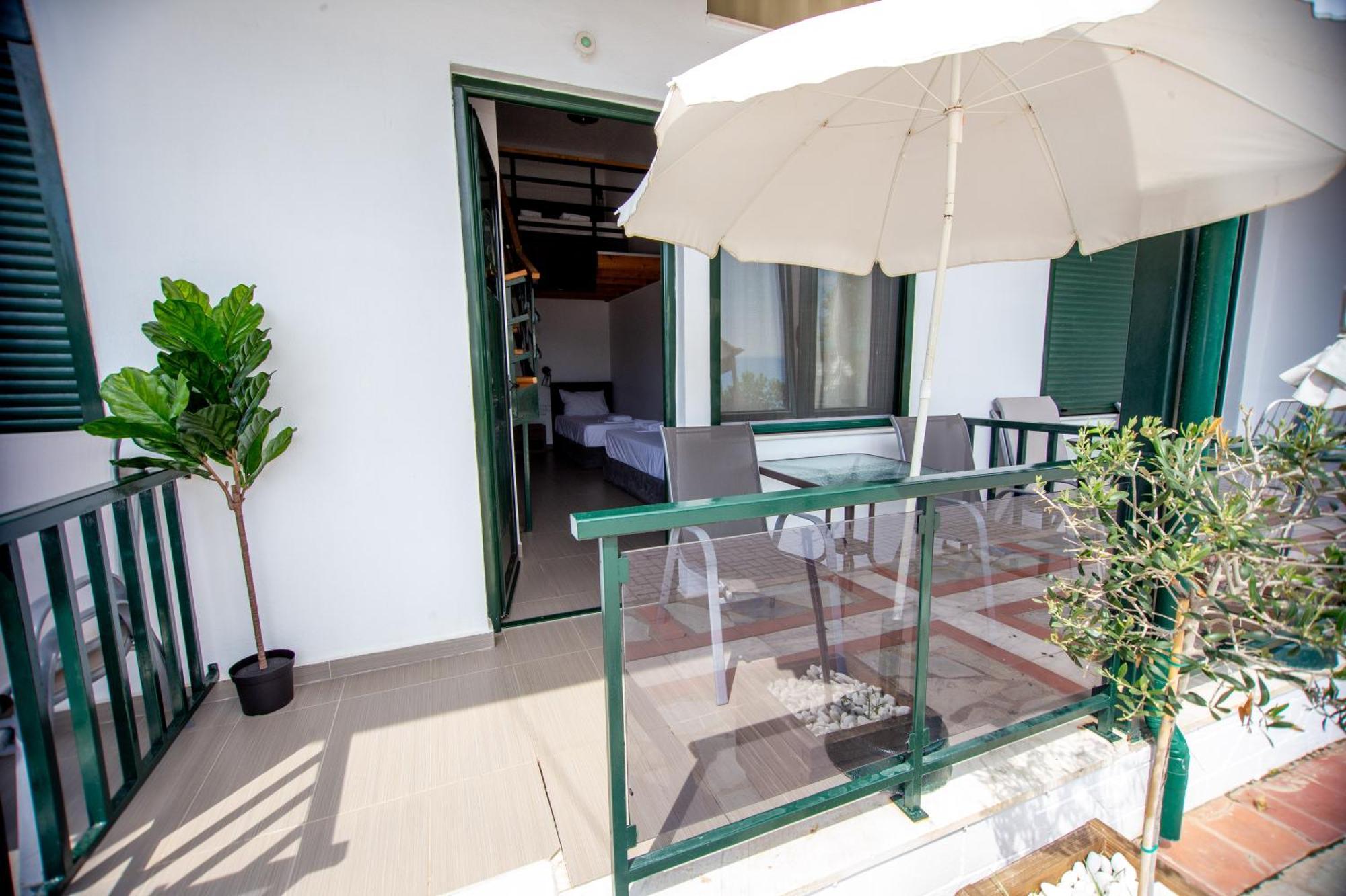 Sophia Seaview Suites & Restaurant Vrasná Екстериор снимка