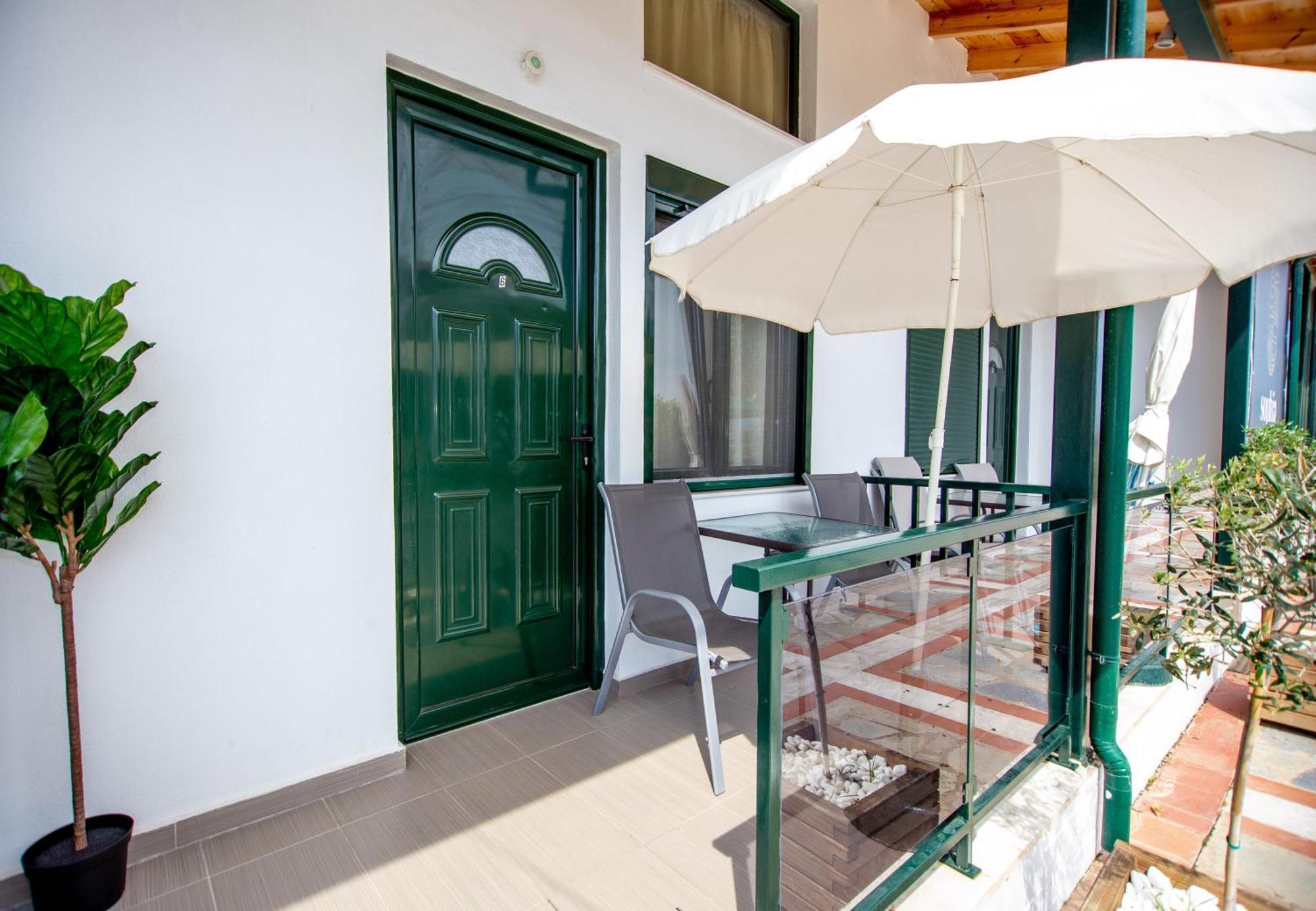 Sophia Seaview Suites & Restaurant Vrasná Екстериор снимка